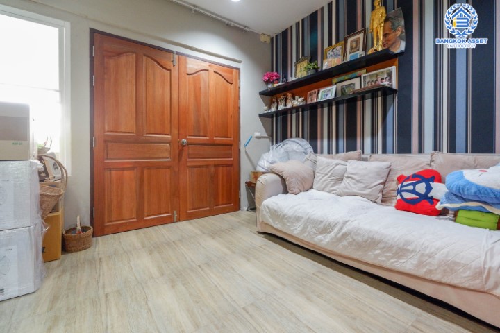 *****ทาวน์โฮมมือสองย่านกรุงเทพมหานคร ม.บ้านกลางเมืองเออบาเนียน เกษตร-นวมินทร์ 2 หลังมุม! เนื้อที่กว้างเกือบ 20 ตร.ว. ฟังก์ชัน 3 ห้องนอน 3 ห้องน้ำ 1 ที่จอดรถ ฮวงจุ้ยสุดปัง แถมฟรี! 4 เครื่องปรับอากาศ 2 เครื่องทำน้ำอุ่น บนทำเลดี ใกล้รถไฟฟ้าสายอนาคต สีชมพู "สถานีลาดปลาเค้า"